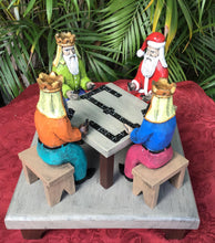 Cargar imagen en el visor de la galería, Reyes jugando domino con Santa por Adrian Rodriguez