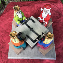 Cargar imagen en el visor de la galería, Reyes jugando domino con Santa por Adrian Rodriguez